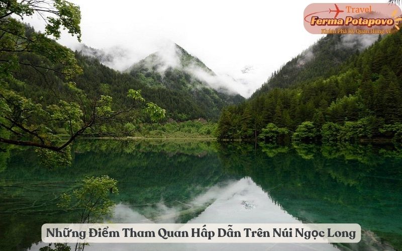 Được bao quanh bởi các ngọn núi xanh mướt